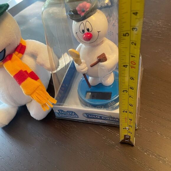 Frosty The Snowman Solar Bobbler and Gemmy 7 inch Plush Snowman - Picture 8 of 12
